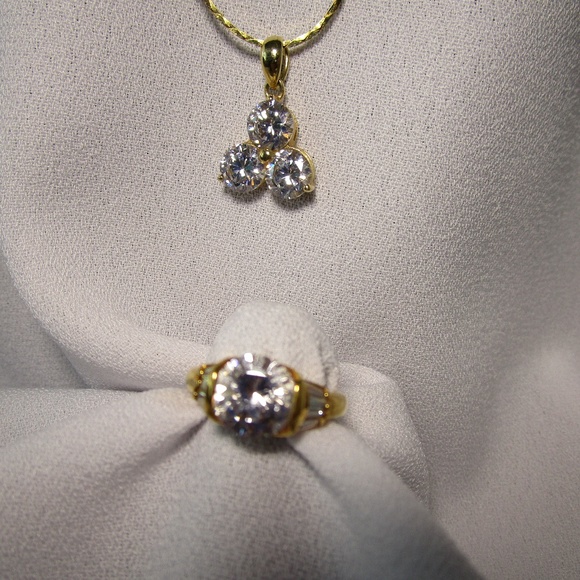 💎Host Pick💎 Large CZ Stone Ring and Pendant Set - Picture 2 of 7